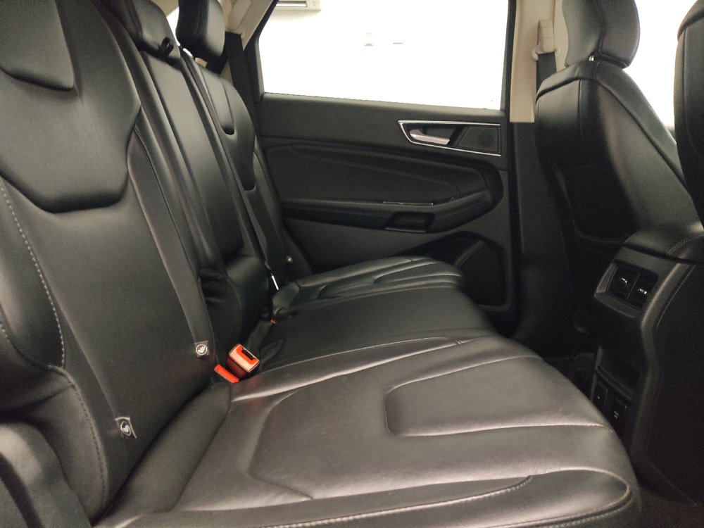Used 2019 Ford Edge Titanium FWD image 19