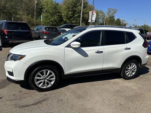 Used 2019 Nissan Rogue SV FWD image 3