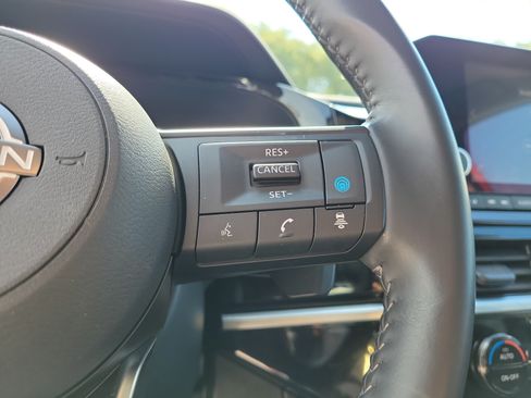 Certified 2025 Nissan Pathfinder SV FWD image 23