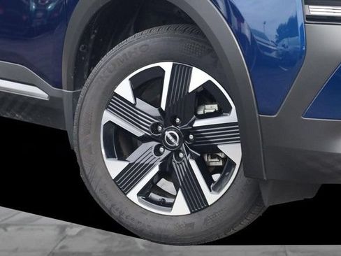 Certified 2025 Nissan Kicks SV AWD/4WD image 4