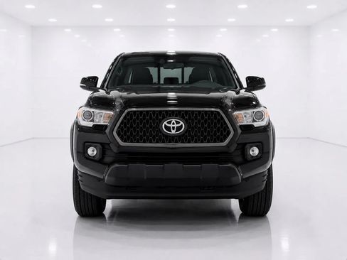 Used 2019 Toyota Tacoma TRD Off-Road AWD/4WD image 8