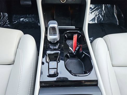 Used 2025 Volvo XC40 B5 Ultra w/ Protection Package Premier image 20