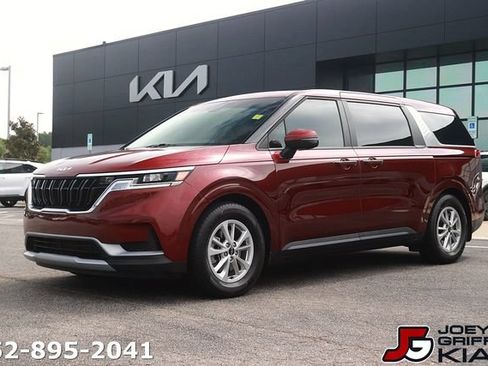 Certified 2024 Kia Carnival LX FWD image 1