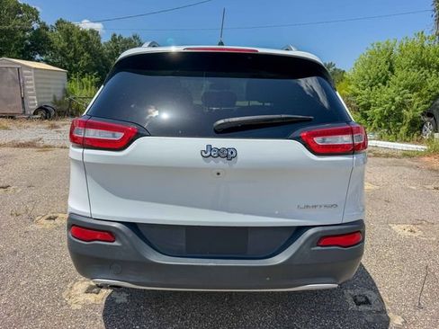 Used 2017 Jeep Cherokee Limited FWD image 3