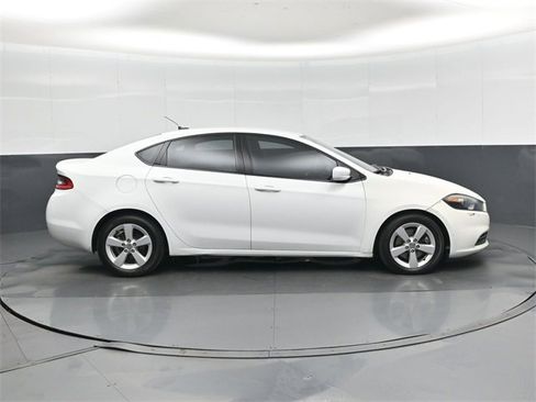 Used 2015 Dodge Dart SXT image 2