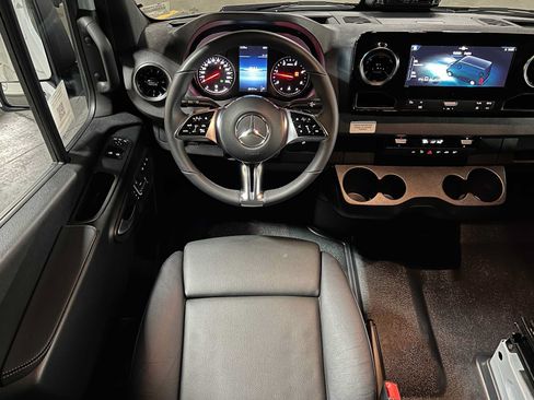Used 2026 Mercedes-Benz Sprinter 2500 image 39