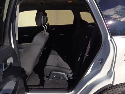 Used 2017 Dodge Journey SE image 7