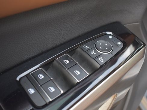 Used 2022 Nissan Pathfinder Platinum w/ Lighting Package (N93) AWD/4WD image 12