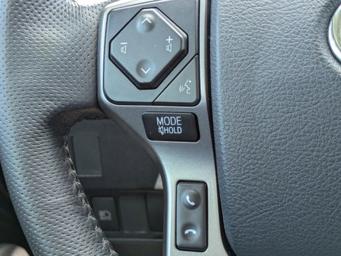 Used 2020 Toyota Tacoma SR5 RWD image 22