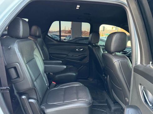 Used 2022 Chevrolet Traverse LT image 26