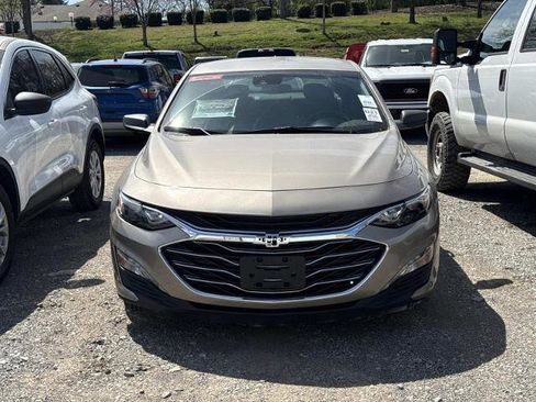 Used 2024 Chevrolet Malibu LT image 2