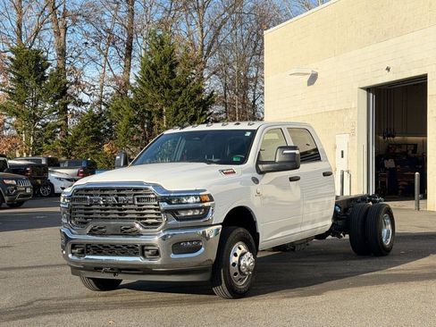 Used 2025 RAM 3500 Tradesman w/ Chrome Appearance Group image 3
