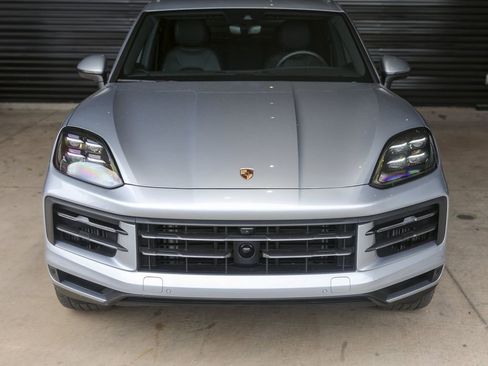 Certified 2025 Porsche Cayenne image 11