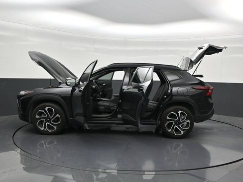 Used 2025 Chevrolet Trax RS w/ Sunroof Package FWD image 34