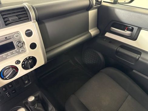 Used 2013 Toyota FJ Cruiser 4WD w/ Upgrade Pkg image 26