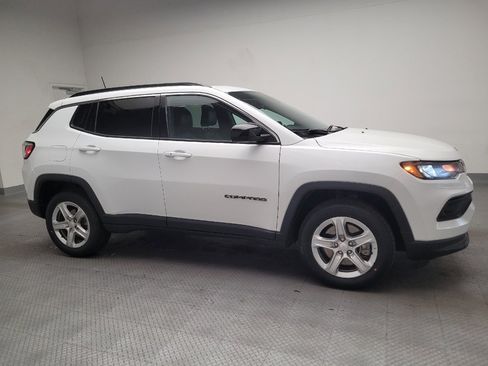 Used 2024 Jeep Compass Latitude w/ Sun and Sound Group AWD/4WD image 11