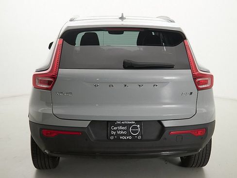 Certified 2025 Volvo XC40 B5 Ultra AWD/4WD image 8