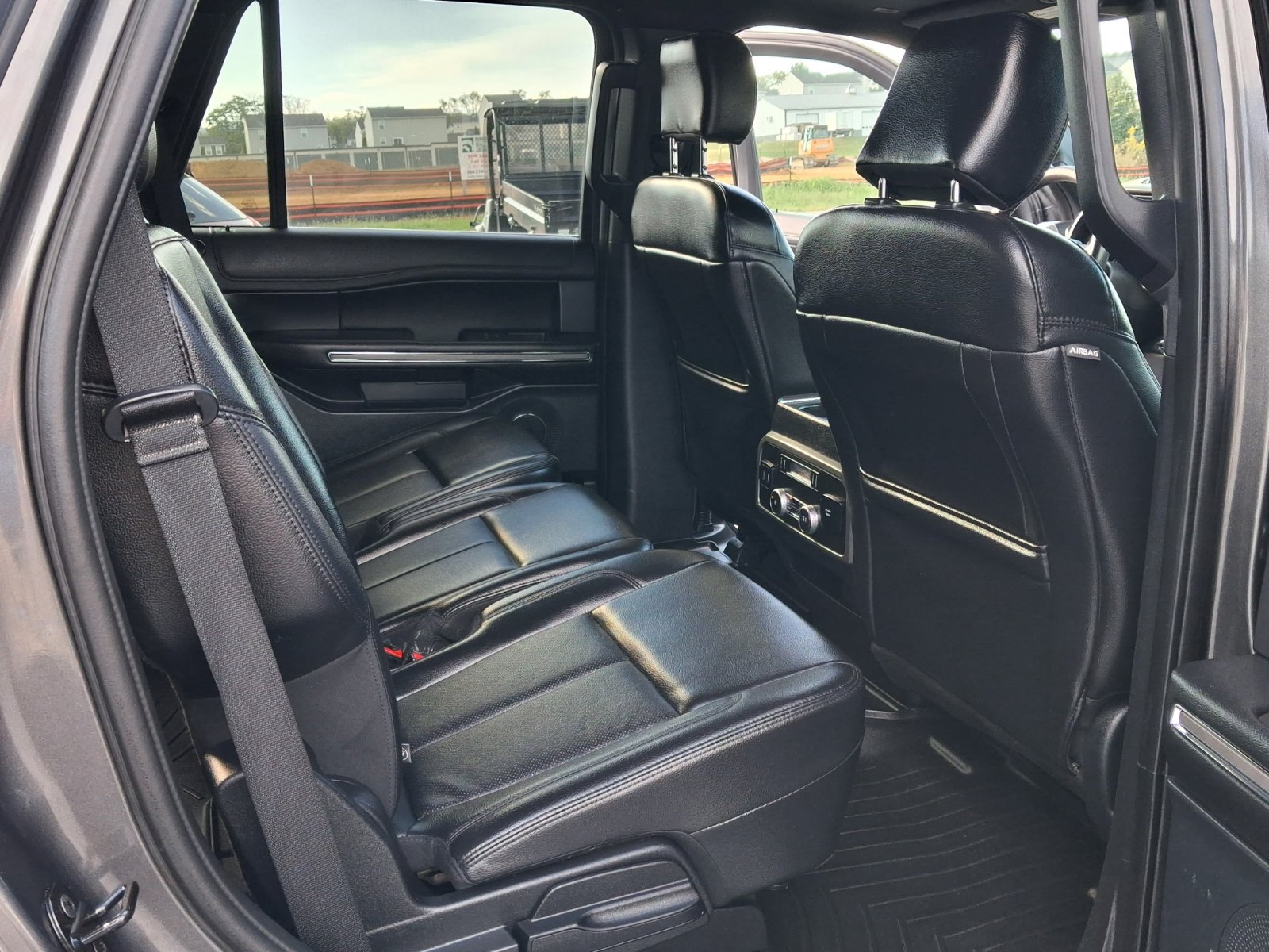 Used 2020 Ford Expedition XLT w/ Equipment Group 202A AWD/4WD image 23