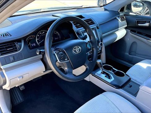 Used 2014 Toyota Camry LE image 18