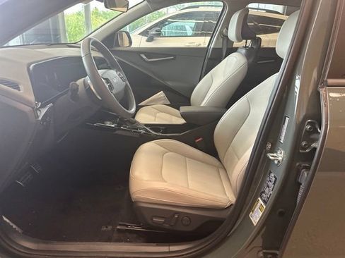 Used 2025 Kia Niro EX Touring FWD image 5