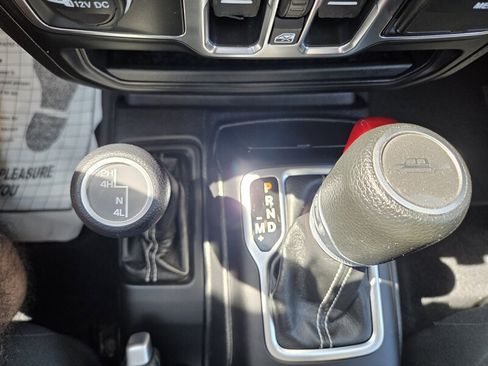 Used 2020 Jeep Gladiator Overland w/ Uconnect 4C Nav & Sound Group AWD/4WD image 21