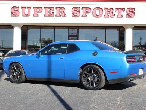 Used 2016 Dodge Challenger R/T RWD image 5