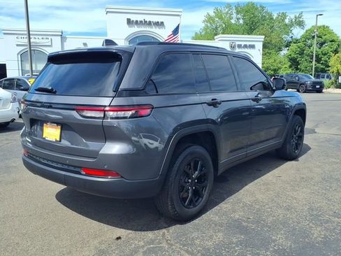 Certified 2024 Jeep Grand Cherokee Altitude AWD/4WD image 7