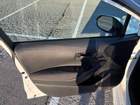 Used 2025 Toyota Corolla LE image 20