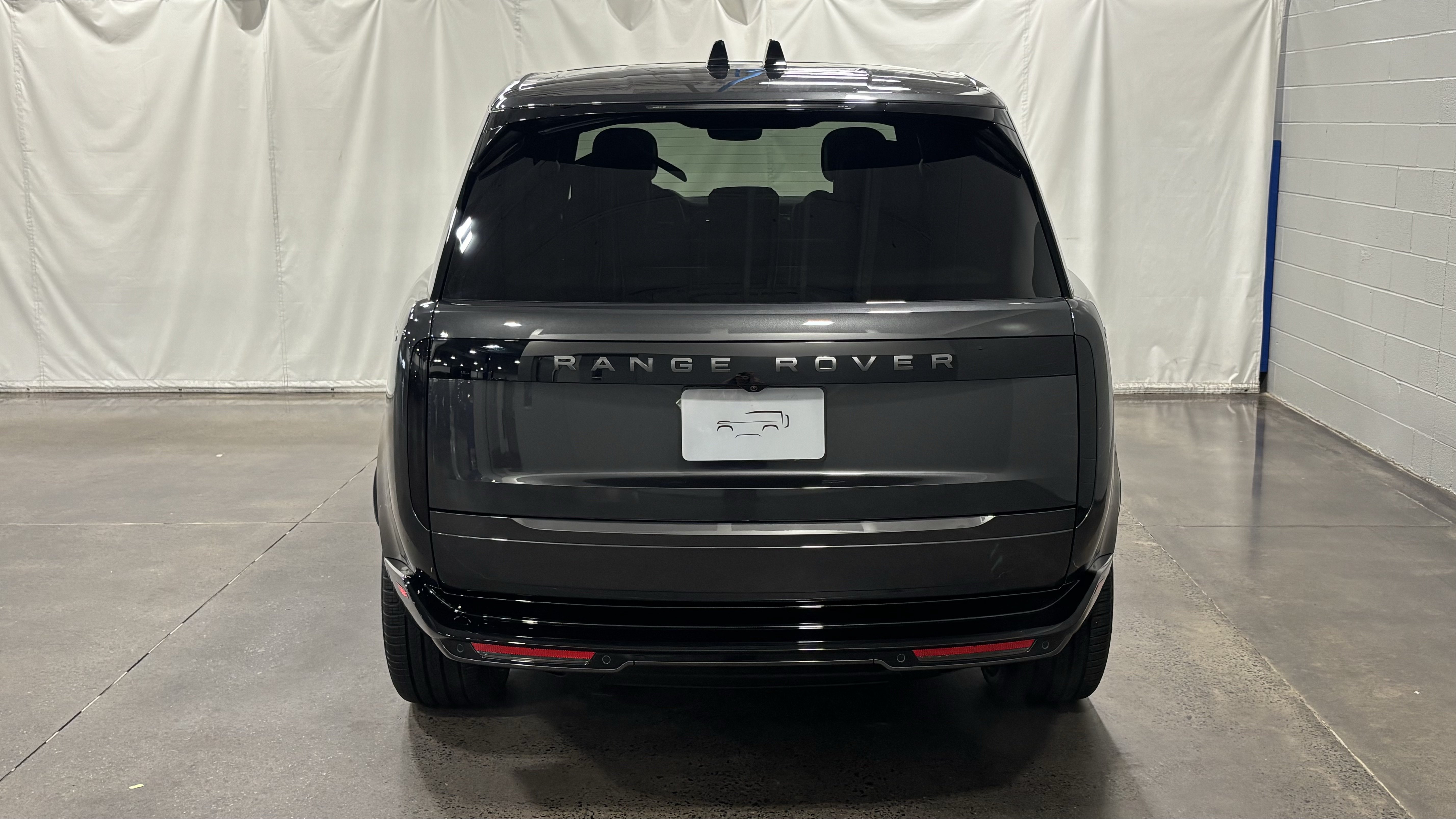 New 2026 Land Rover Range Rover Long Wheelbase SE AWD/4WD image 8