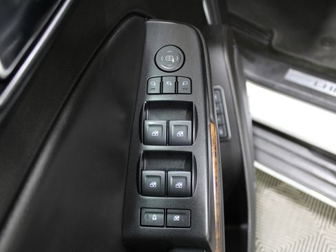 Used 2018 Chevrolet Suburban Premier image 7