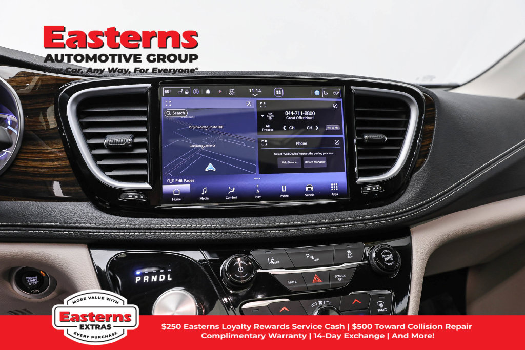 Used 2023 Chrysler Pacifica Limited FWD image 13