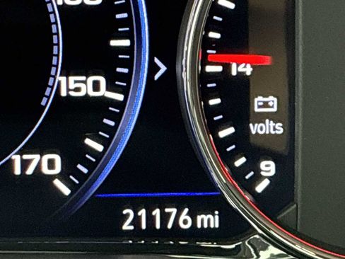 Used 2023 GMC Acadia SLT w/ Technology Package image 12