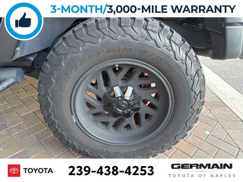Used 2018 Jeep Wrangler Unlimited Sahara w/ Connectivity Group image 11