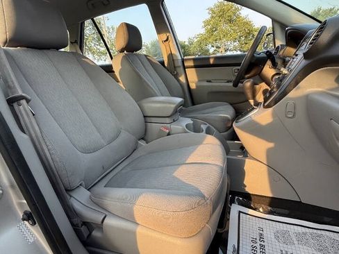 Used 2009 Kia Rondo LX FWD image 16