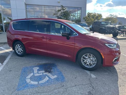 New 2026 Chrysler Pacifica Select image 39