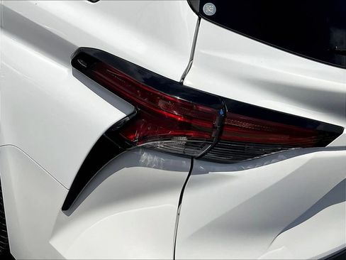 Used 2021 Toyota Sienna LE FWD image 23