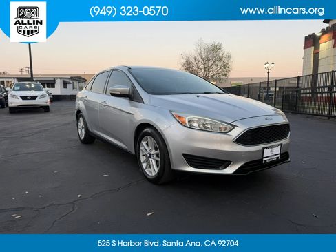 Used 2017 Ford Focus SE FWD image 3