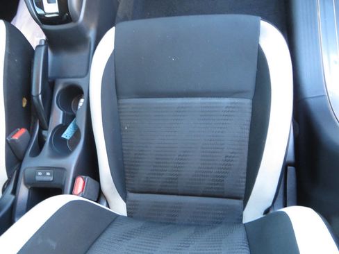 Used 2021 Nissan Versa SV image 42