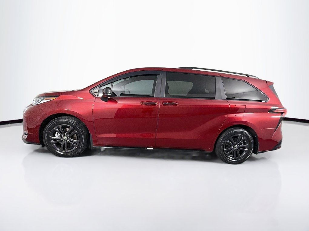 Used 2025 Toyota Sienna XSE w/ XSE Plus Package AWD/4WD image 6