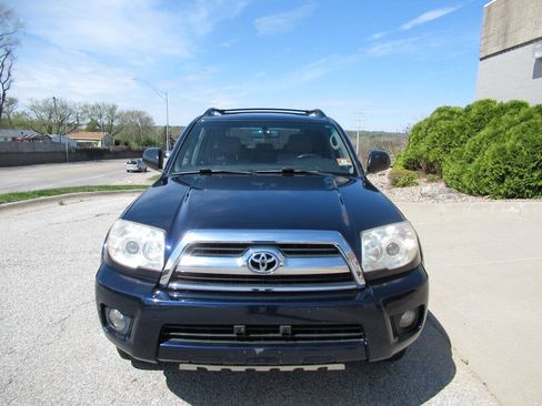 Used 2006 Toyota 4Runner SR5 AWD/4WD image 2