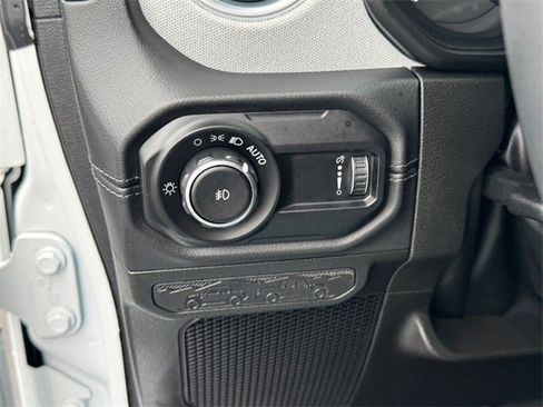 Used 2024 Jeep Wrangler Sahara image 18