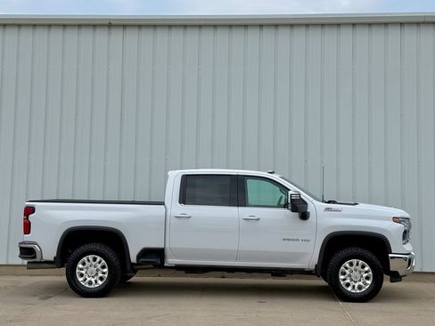 Used 2024 Chevrolet Silverado 2500 LTZ w/ LTZ Plus Package AWD/4WD image 7