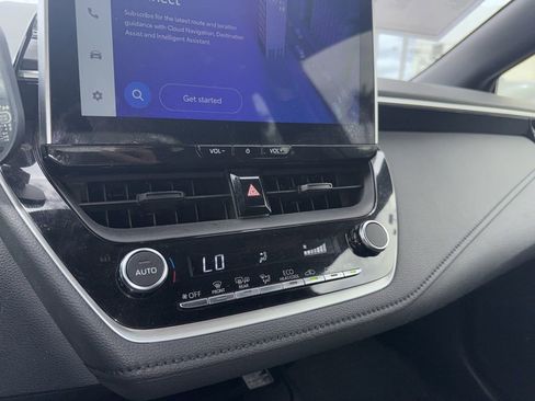 Used 2025 Toyota Corolla SE w/ SE Premium Package image 17