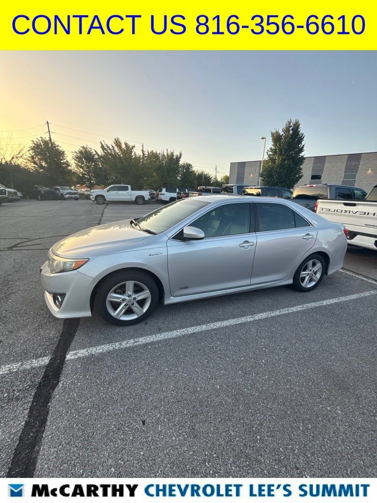 Used 2014 Toyota Camry SE w/ Moonroof Package FWD image 1