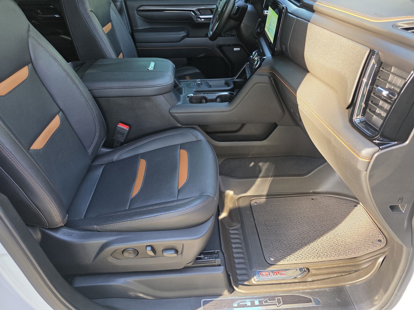 Used 2024 GMC Sierra 2500 AT4 w/ AT4 Premium Plus Package AWD/4WD image 3