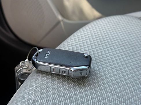 Used 2025 Kia Soul LX w/ LX Technology Package FWD image 21