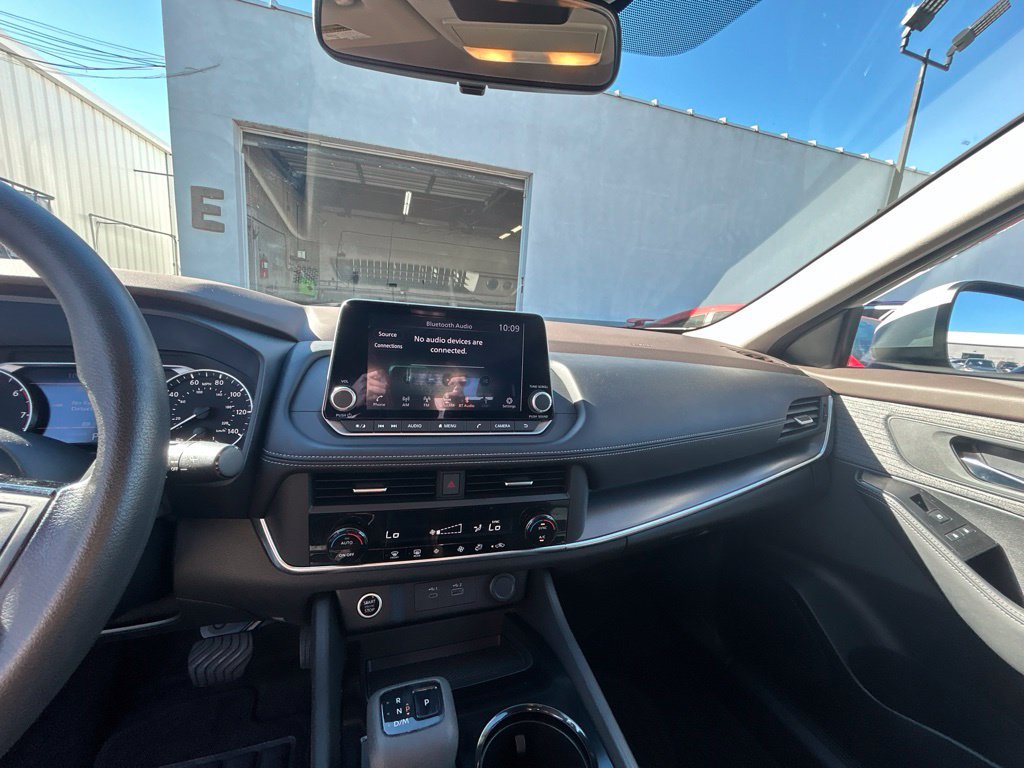 Used 2023 Nissan Rogue SV FWD image 14