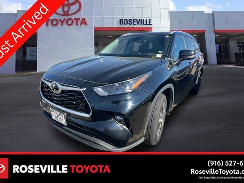 Used 2023 Toyota Highlander XLE image 1