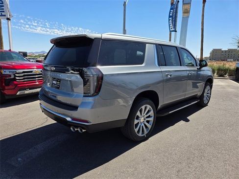 New 2025 Chevrolet Suburban Premier image 4