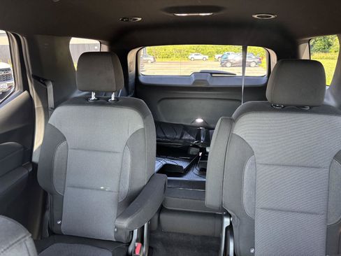 Used 2023 Chevrolet Traverse LT FWD image 19